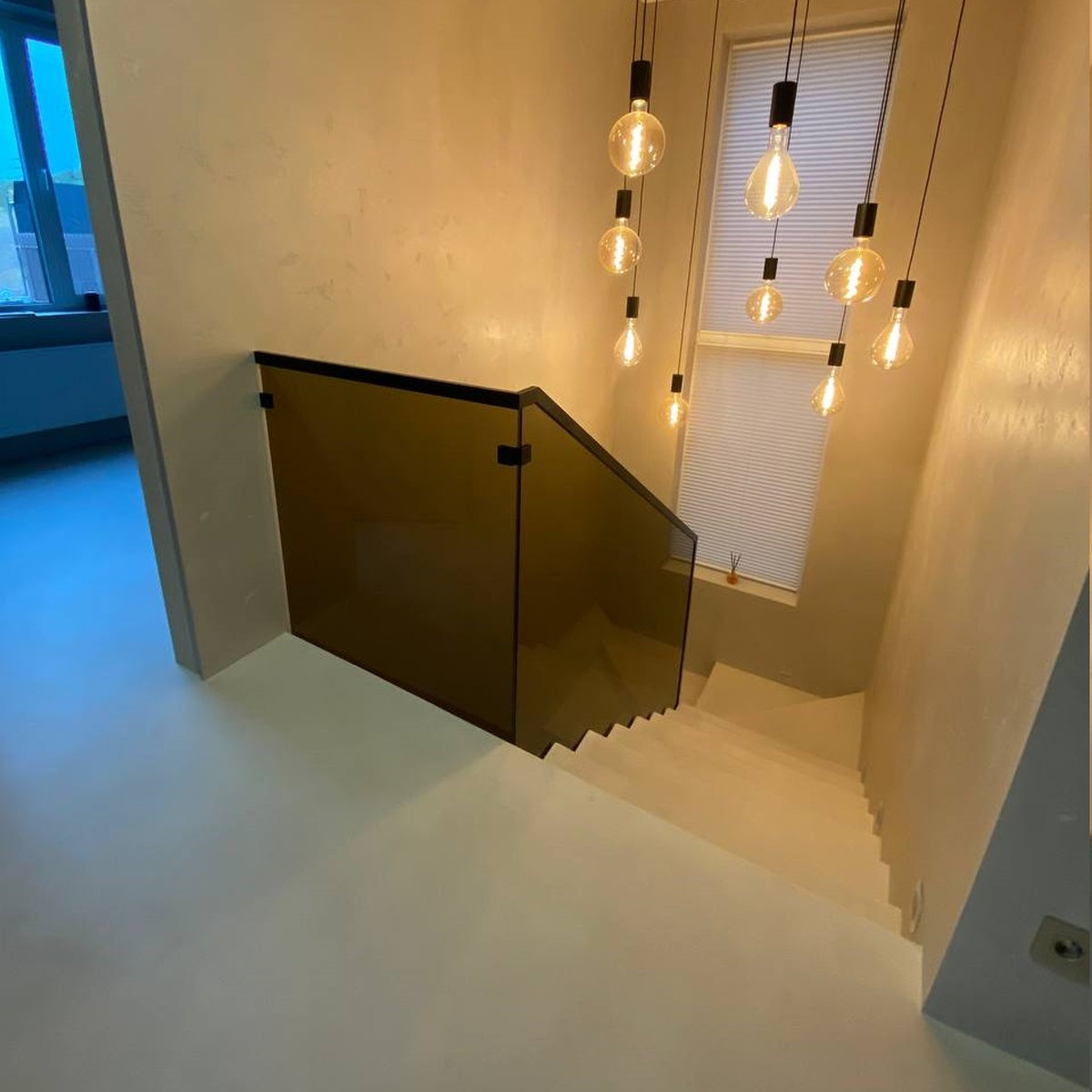 Loft Ronda — бронзове скляне огородження на точковому торцевому кріпленні для приватного будинку