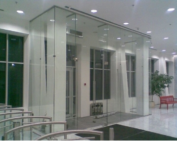 Стеклянные фасады. Тамбуры. Входные группы