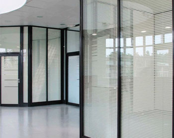 Алюминиевые двери и перегородки