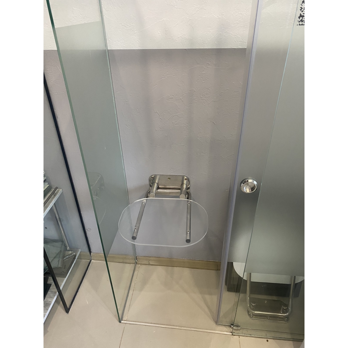 Сидіння в душ. Відкидне сидіння. Акрил.