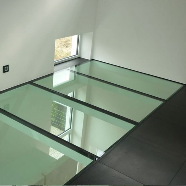 Almodóvar — Скляна підлога в торговому центрі