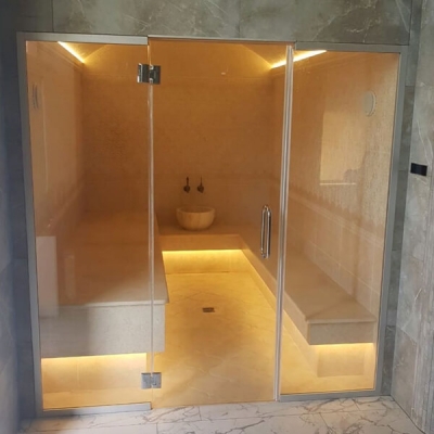 Águilar — скляні перегородки у лазні