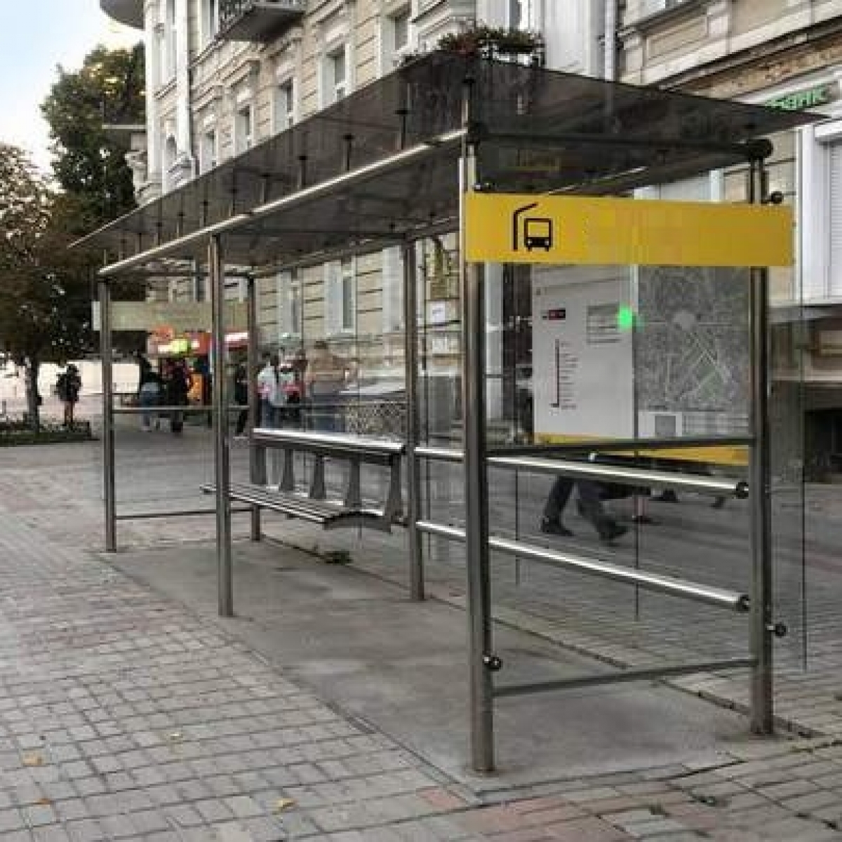 Shelter — прозора скляна зупинка