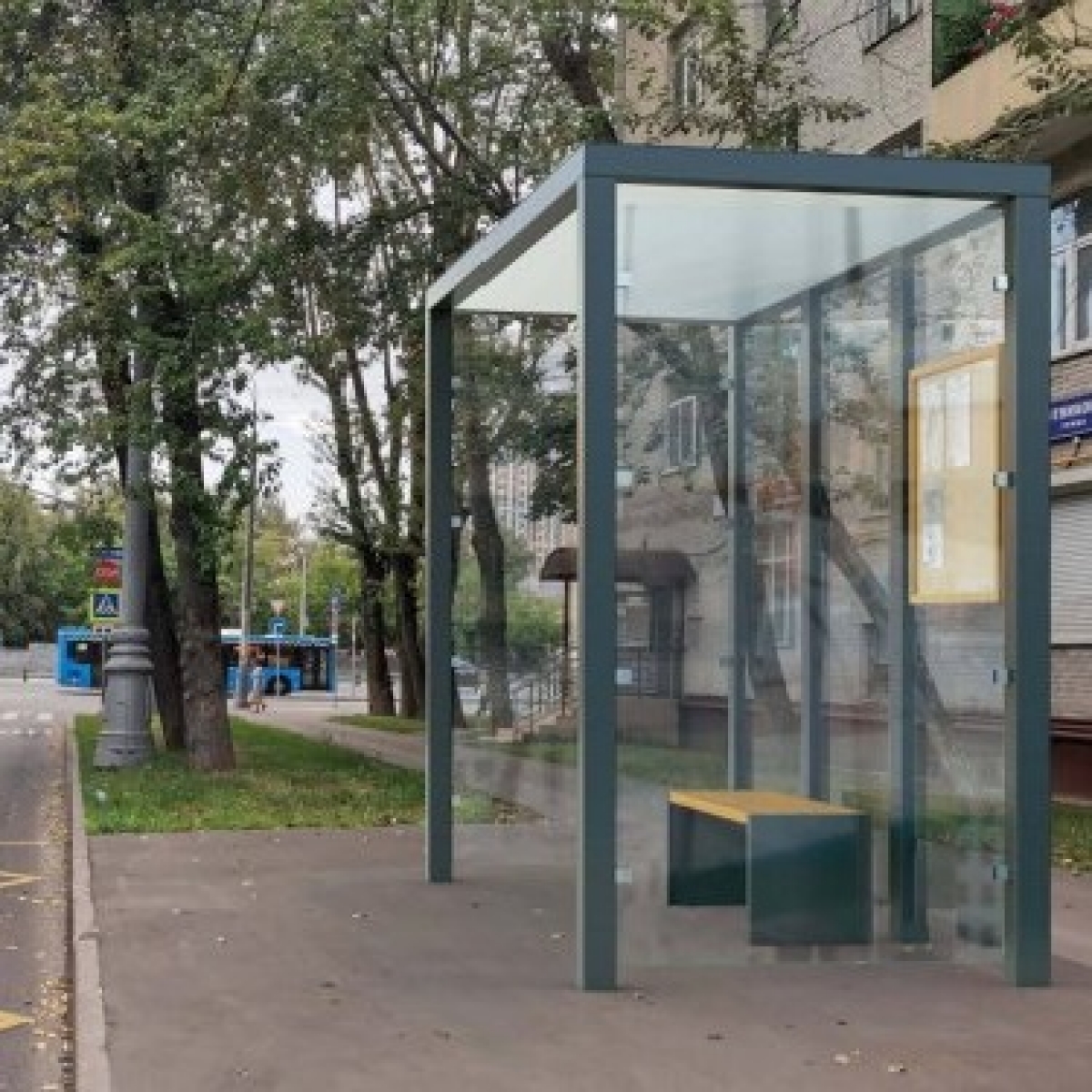 SteelLine — зупинка зі скла та нержавіючої сталі SteelLine — зупинка зі скла та нержавіючої сталі