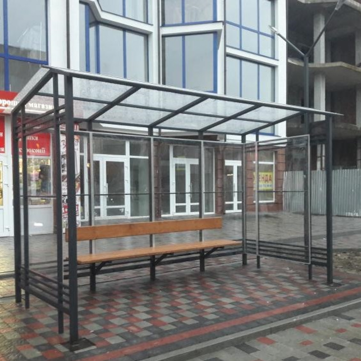 Shelter — прозора скляна зупинка