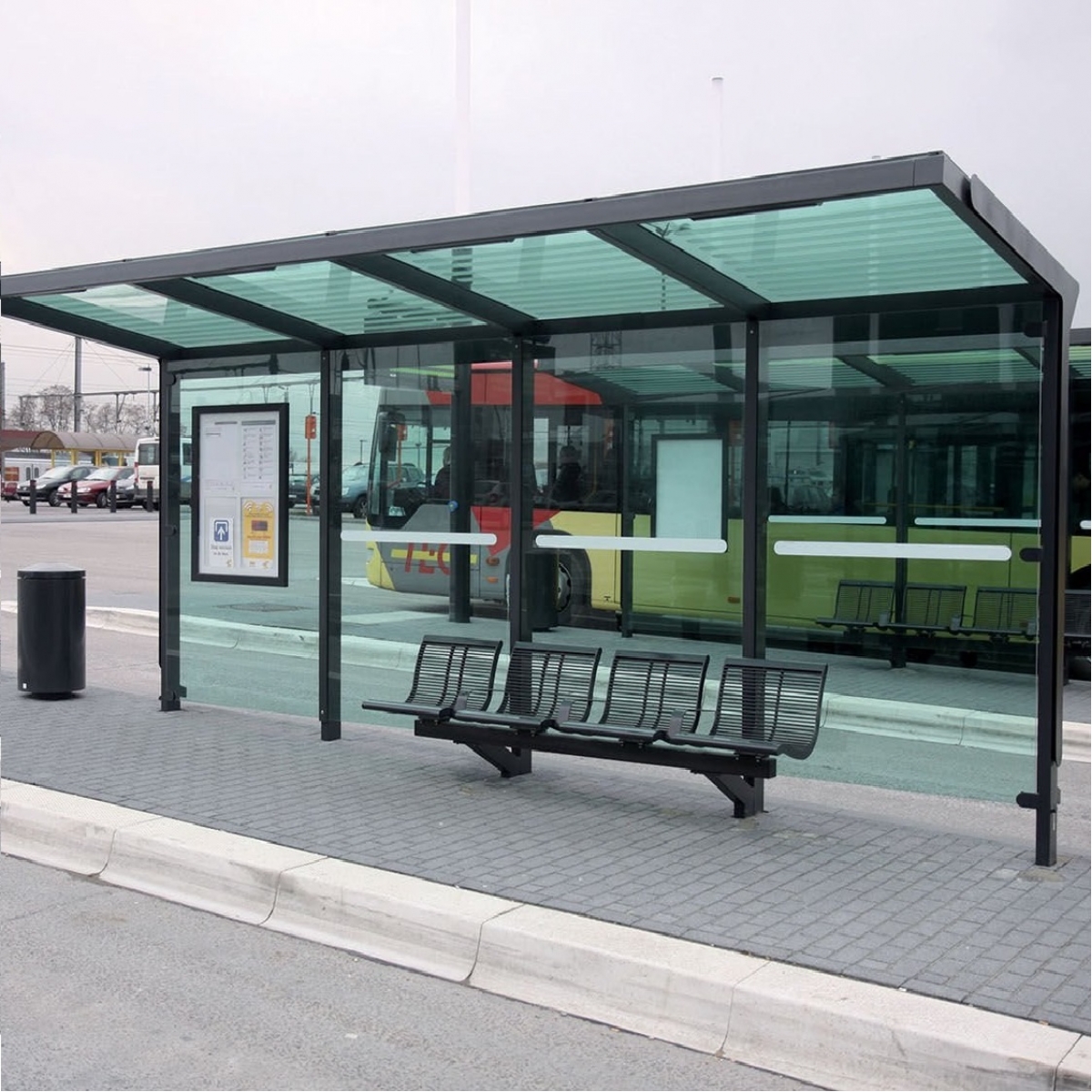 Shelter — прозора скляна зупинка