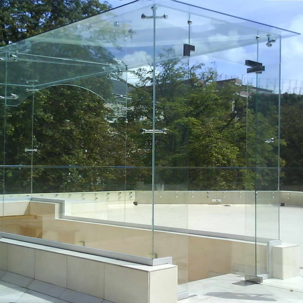 Briga — Скляний тамбур