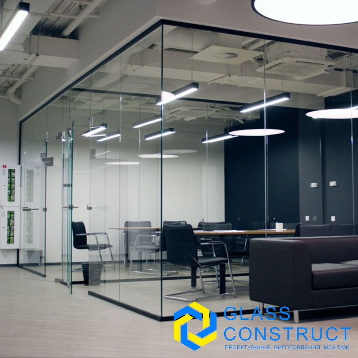 Стеклянные перегородки с дверями в чёрном цвете Mur