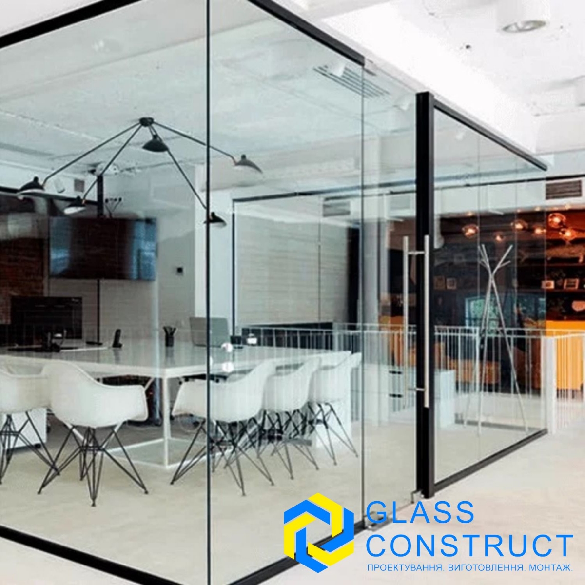 Стеклянные перегородки с дверями в чёрном цвете Mur