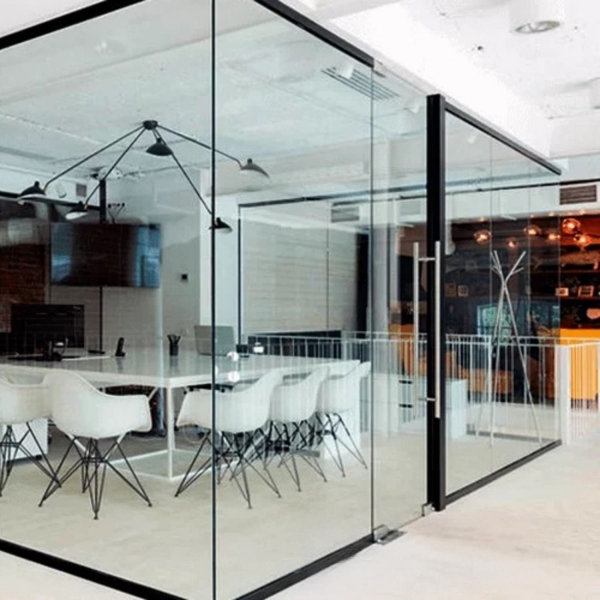 Стеклянные перегородки для переговорной комнаты Palm